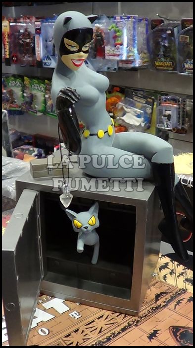 BATMAN: THE ANIMATED SERIES - CATWOMAN STATUE